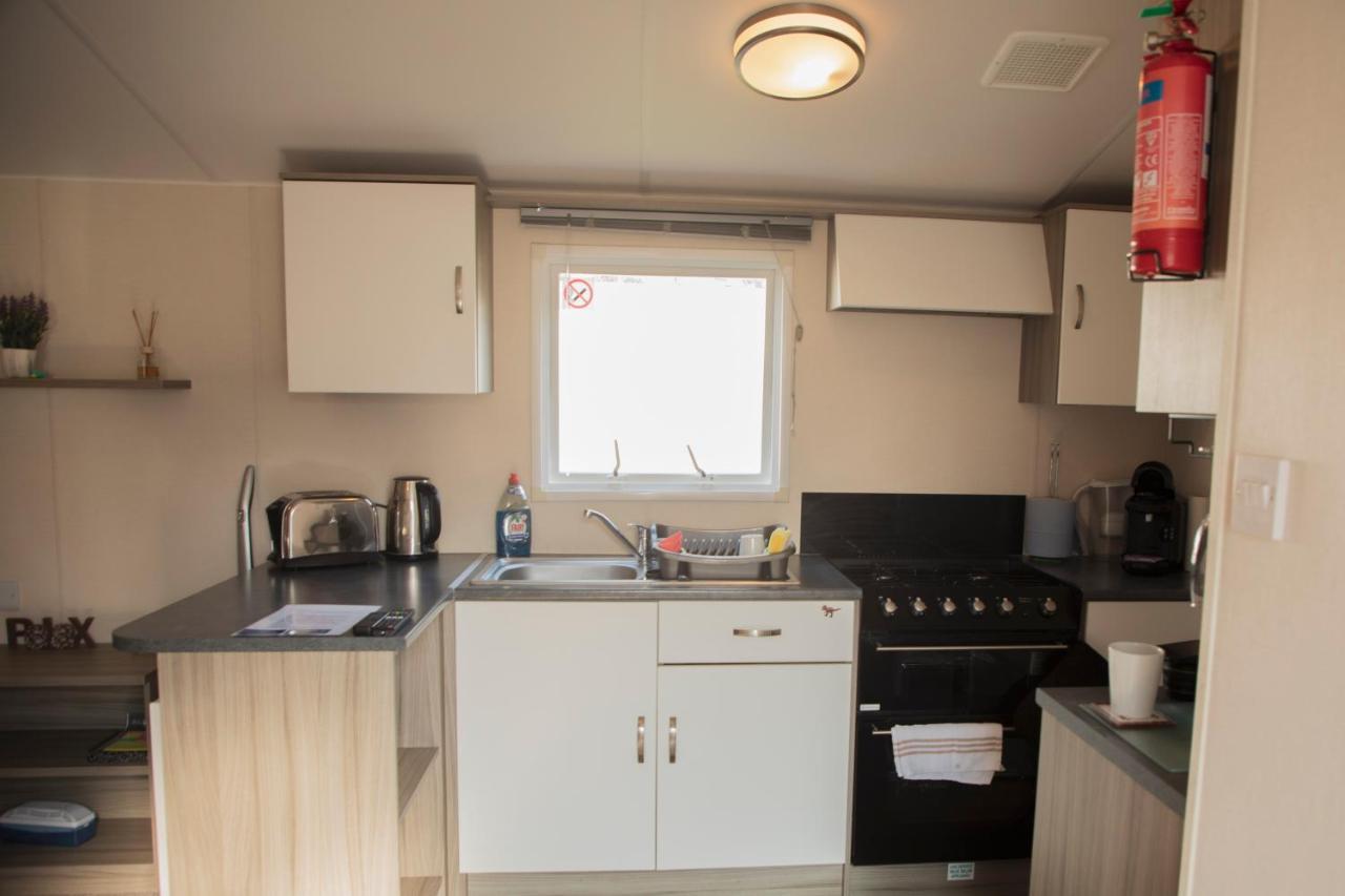 Вілла 41 Orchard Bank, 3 Bed, Rockley Park Пул Екстер'єр фото